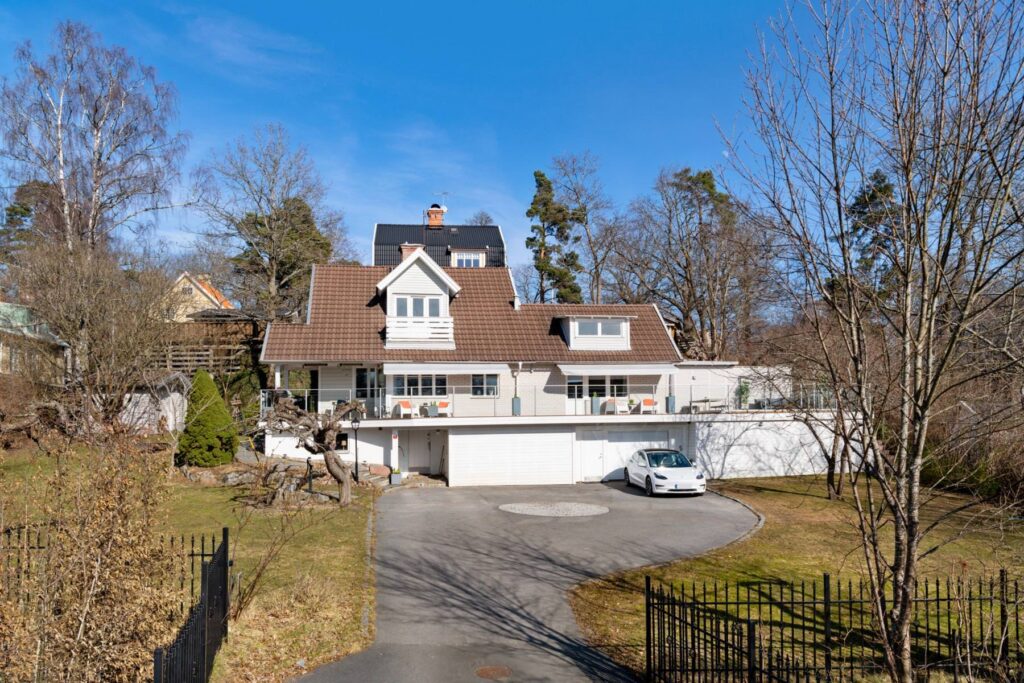 15 Byggnation med dubellgarage med loft Huddinge Sjodalen.jpg