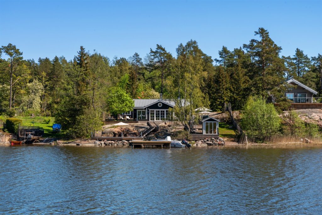 3. Fasadmalning sommarstuga Hagerstensasen.jpg